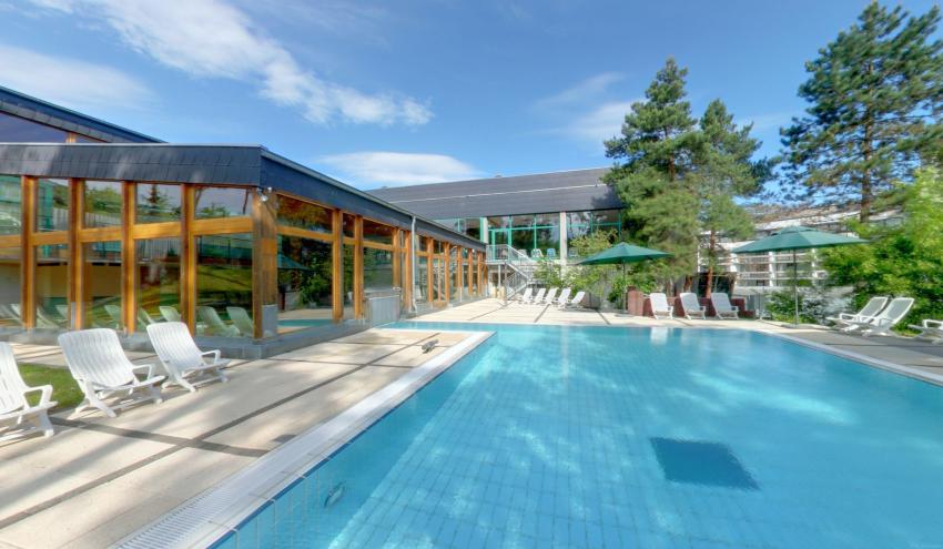 Außenschwimmbecken