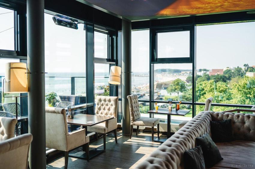 Bar mit Meerblick