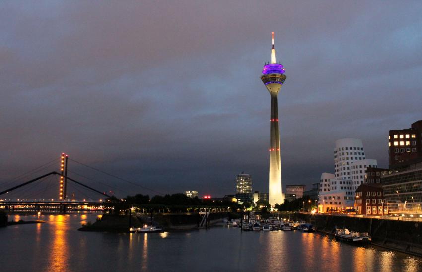 Rheinturm by Centro - Aussenansicht