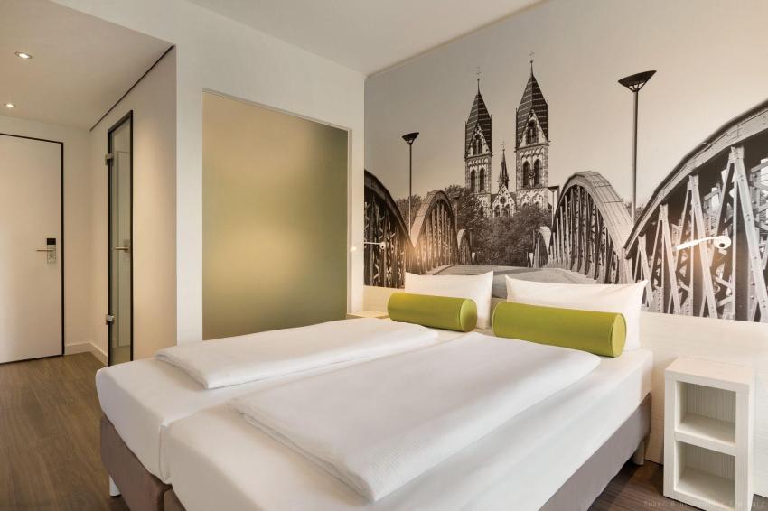 Super 8 by Wyndham Freiburg