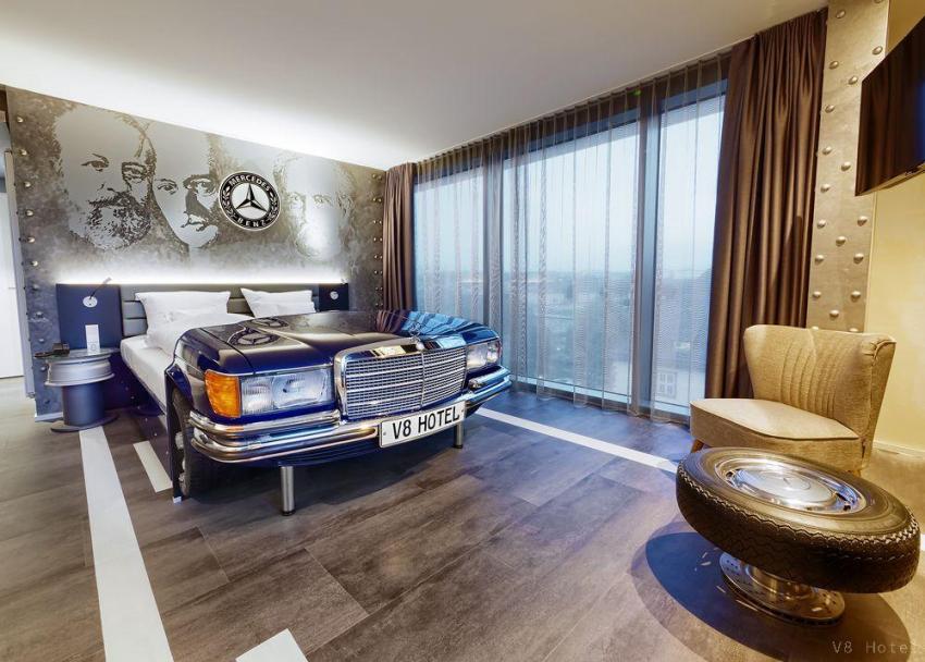V8 Hotel