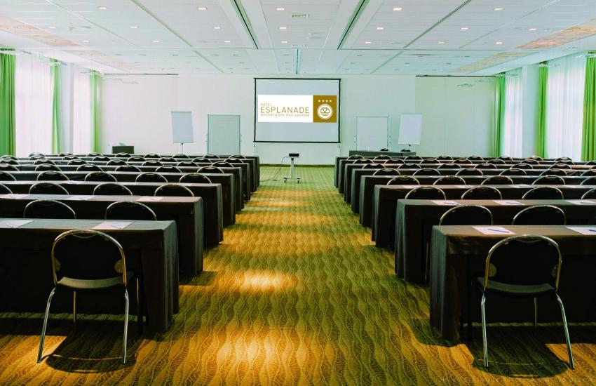 Berliner Saal - 310m², Tageslicht, Standarttechnik, teilbar durch flexible Trennwände, highspeed Internet kostenfrei