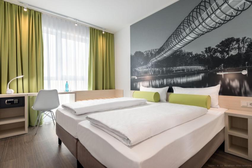 Super 8 by Wyndham Oberhausen