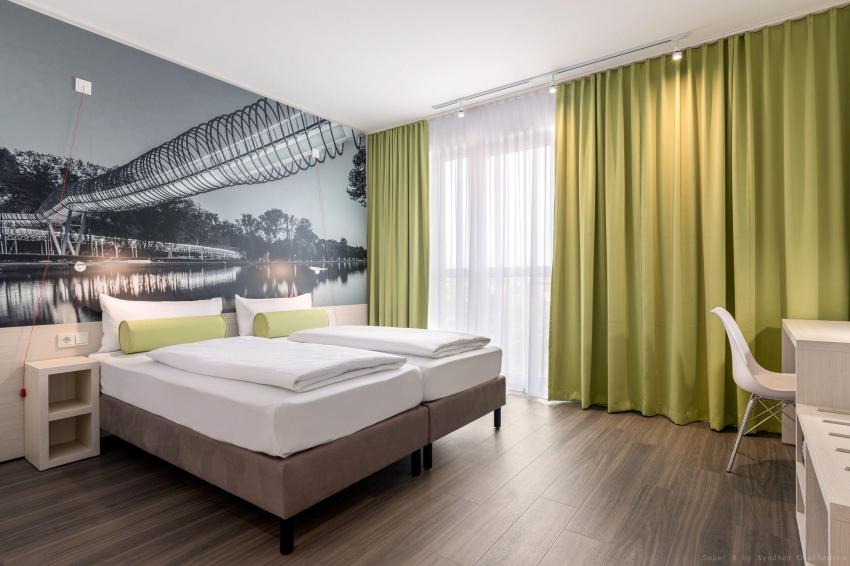 Super 8 by Wyndham Oberhausen