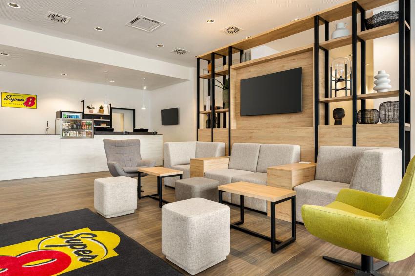 Super 8 by Wyndham Koblenz