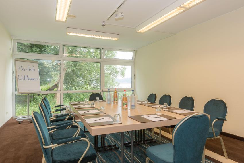 Raum mit Seeblick für kleine Meetings oder als Gruppenraum.