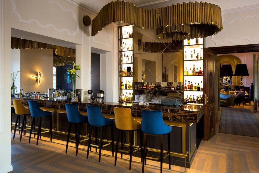 Bar 1842