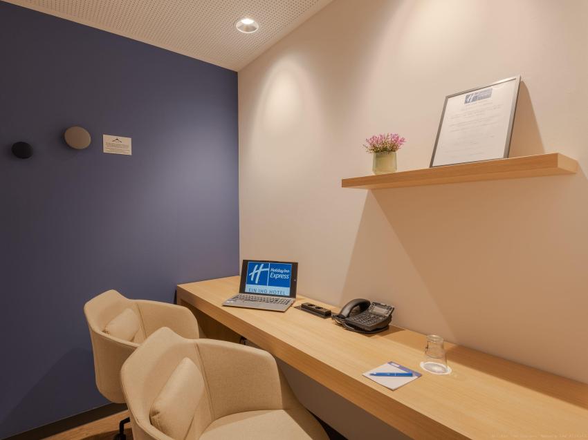 Holiday Inn Express Hamburg Süd A7/AS42