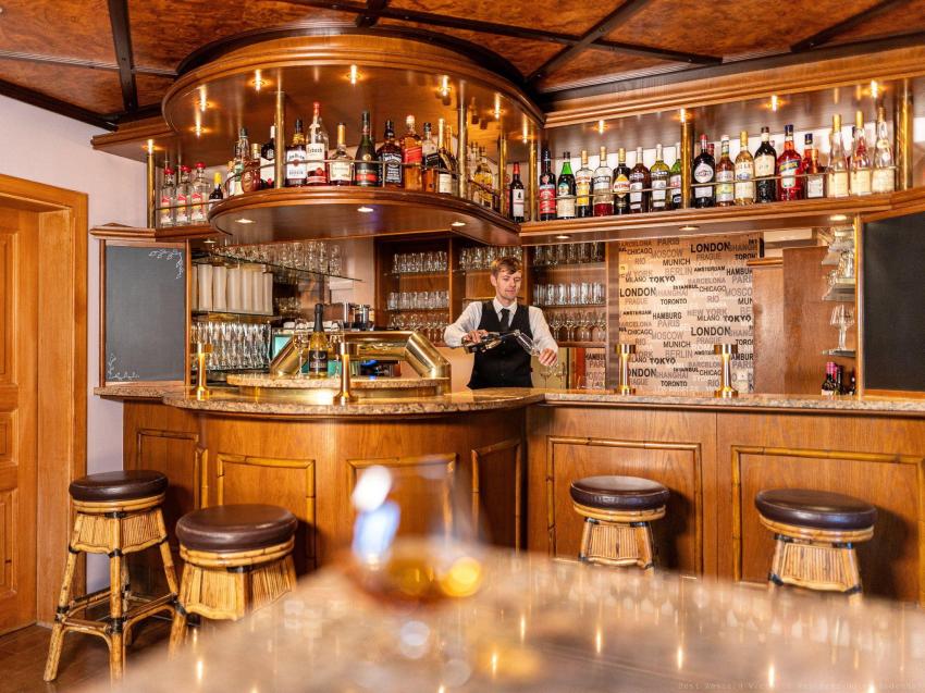 Victor's Bar