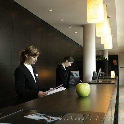 Rezeption - NH Stuttgart Airport