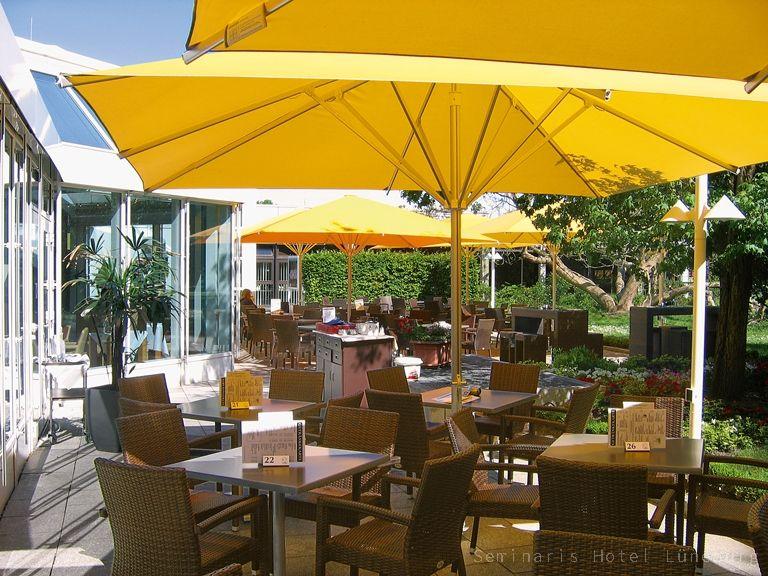 Terrasse mit Blick in den Kurpark