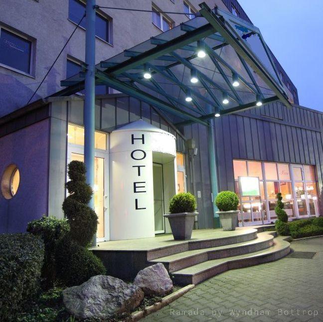Hoteleingang Ramada by Wyndham Bottrop