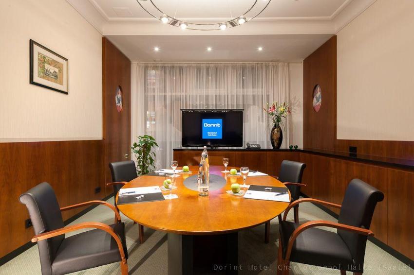 Boardroom Sophie Charlott