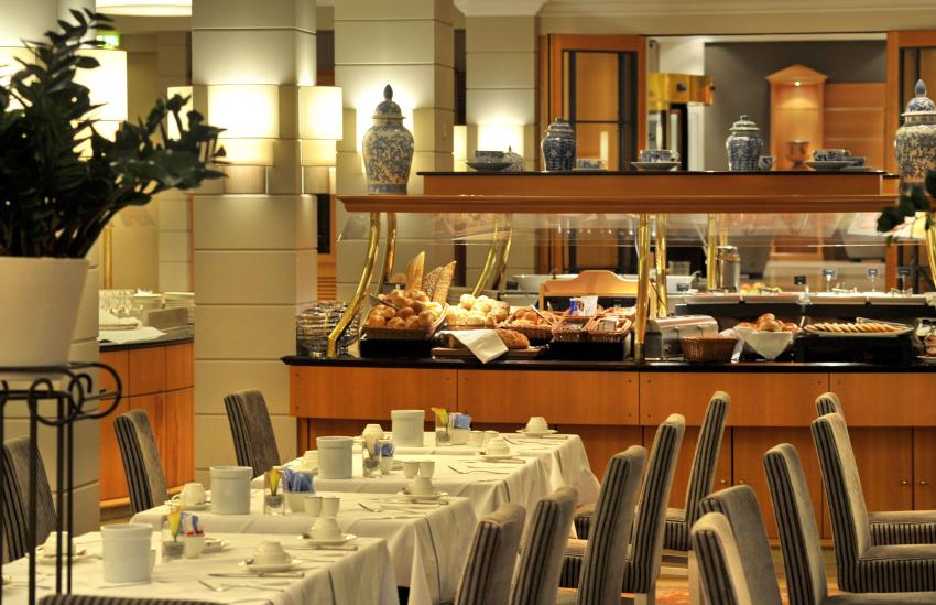COURT HOTEL