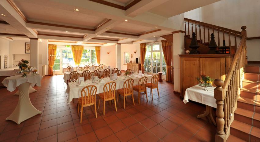 COURT HOTEL