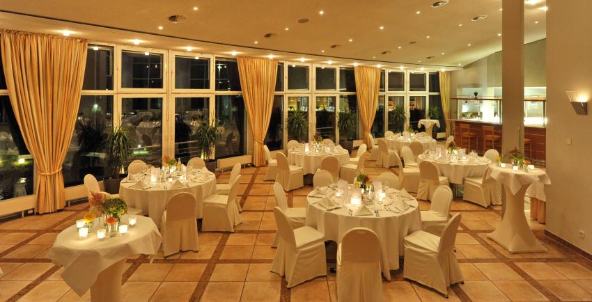 COURT HOTEL