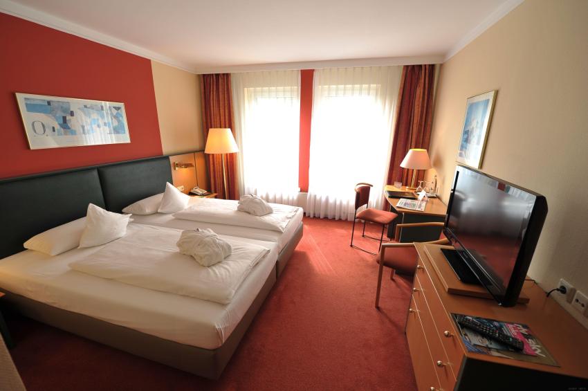 COURT HOTEL