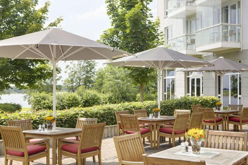 Terrasse vom Restaurant "Deichgraf"