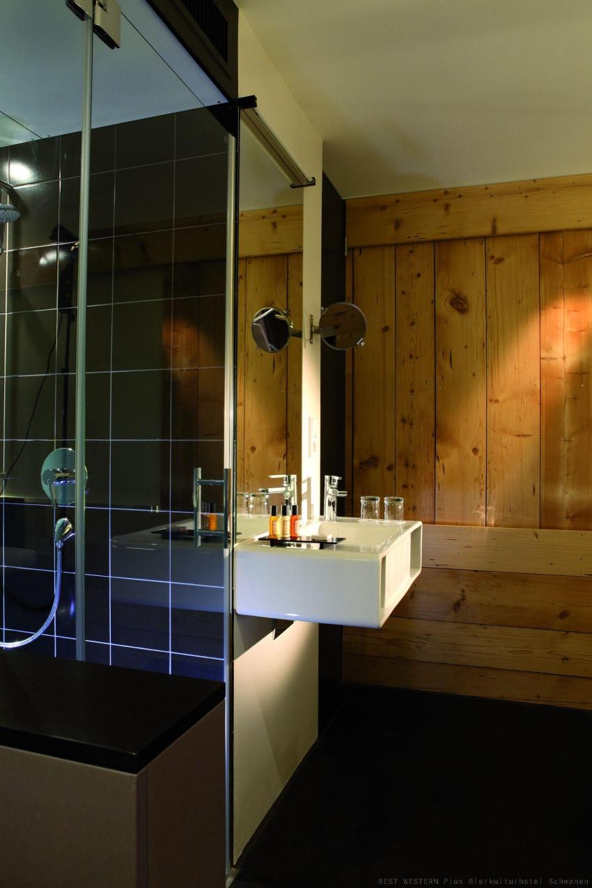 Bierkistenzimmer offenes Badezimmer