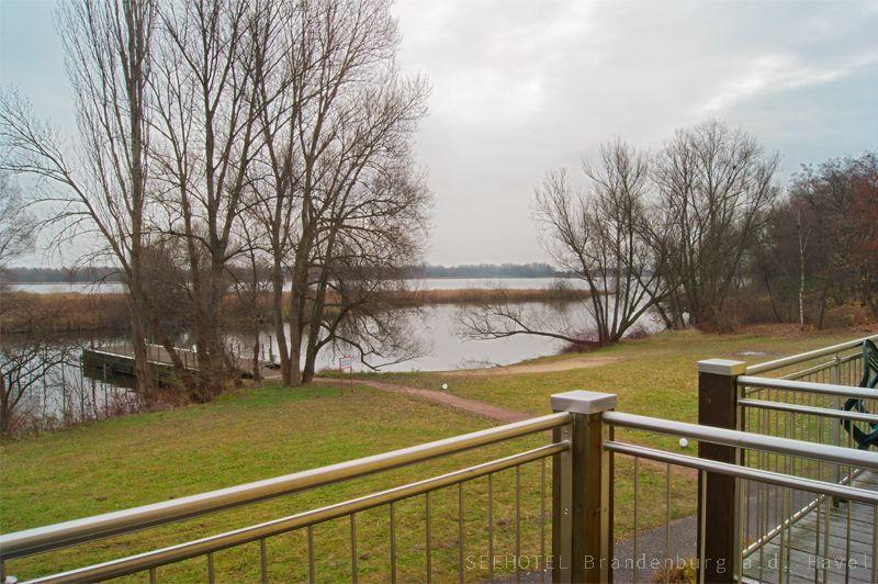 Blick vom Balkon auf den See