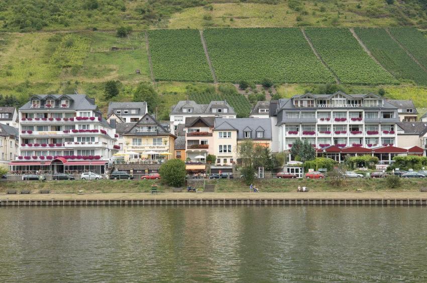 Hotel Triton (links) & Brixiade (rechts)