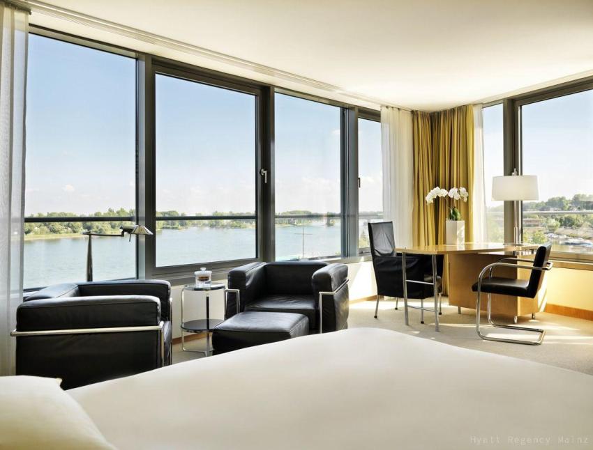 Suite mit Rheinblick