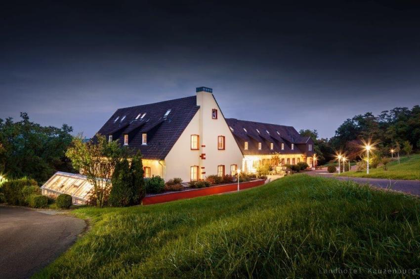 Landhotel bei Nacht