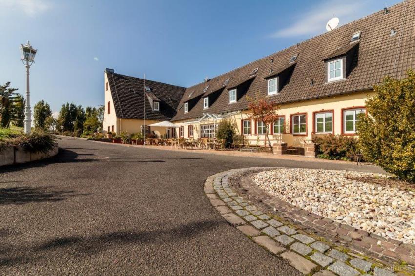 Aussenansicht Kauzenburg mit Landhotel