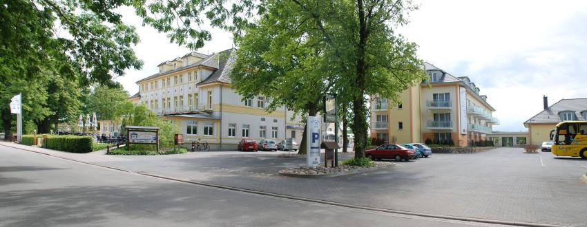 Strandhotel seitlich Strandhotel Plau am See