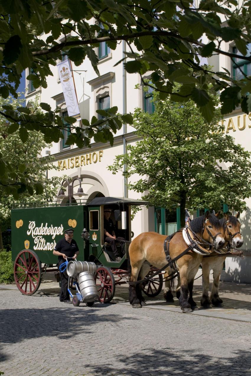 Eingang Radeberger Brauerei-Ausschank im Hotel Kaiserhof