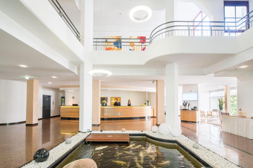 BEST WESTERN PLUS Hotel Am Schlossberg Empfang