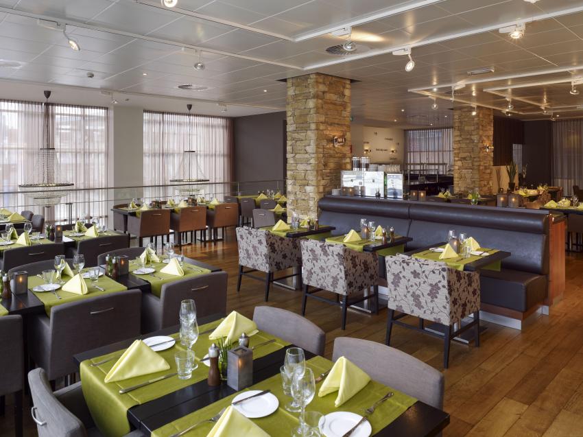 Das Restaurant verfügt über 94 Plätze und serviert Ihnen täglich (fast) alles, was das genussvolle Gourmetherz begehrt!Hier genießen Sie Speisen und Getränke in entspannter Atmosphäre. Werfen Sie hier einen Blick in die Speisekarte!